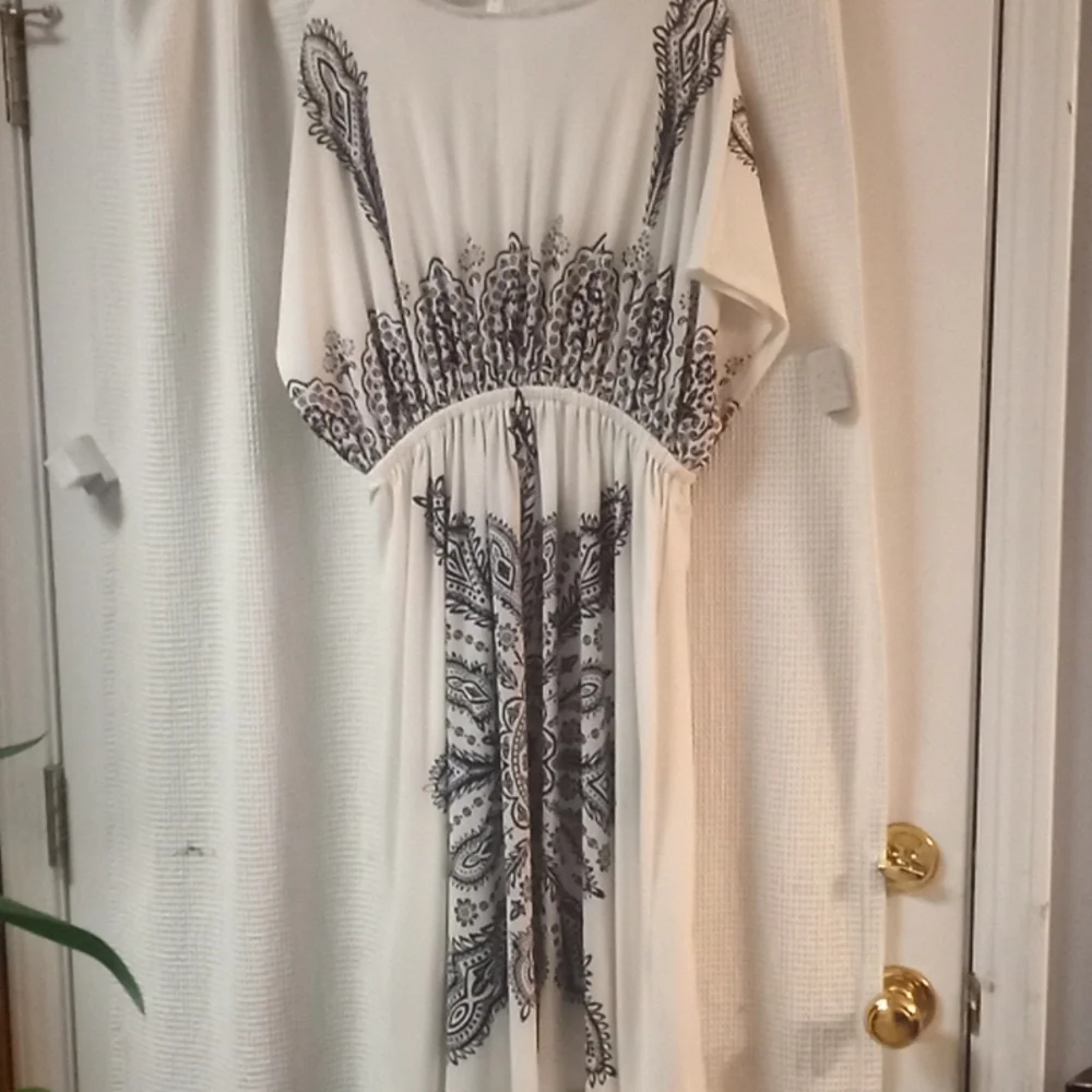 Dress - Picture 3 of 4